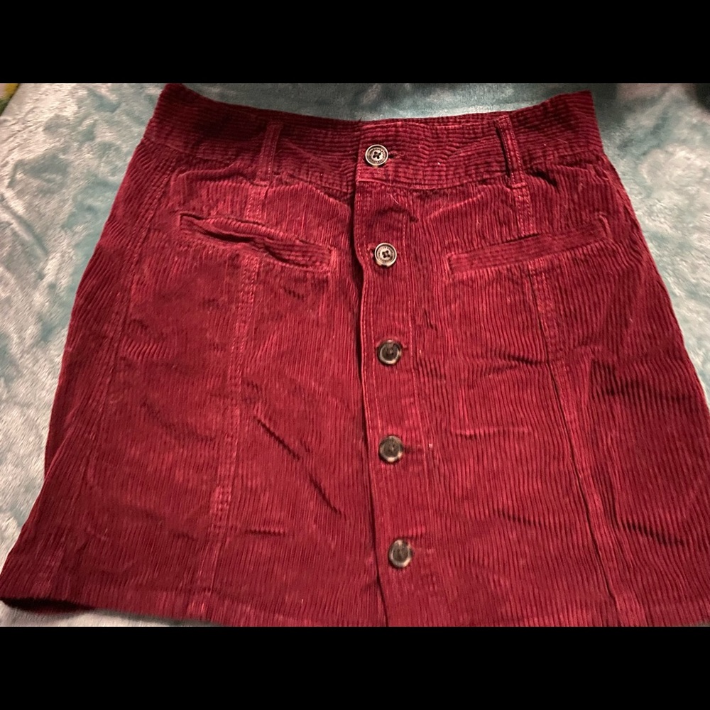 American Eagle burgundy corduroy skirt size 4